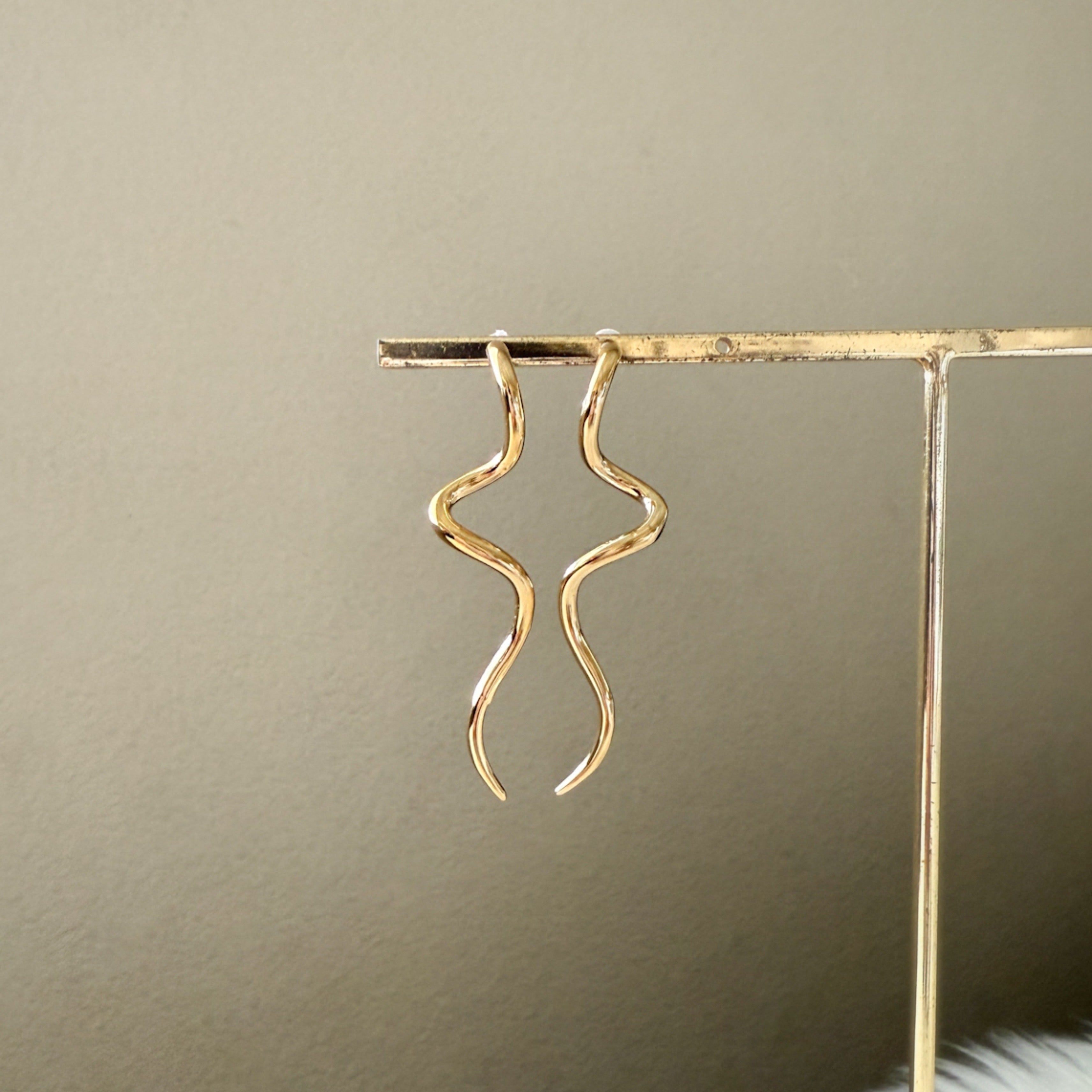 The Curve Drop Earrings