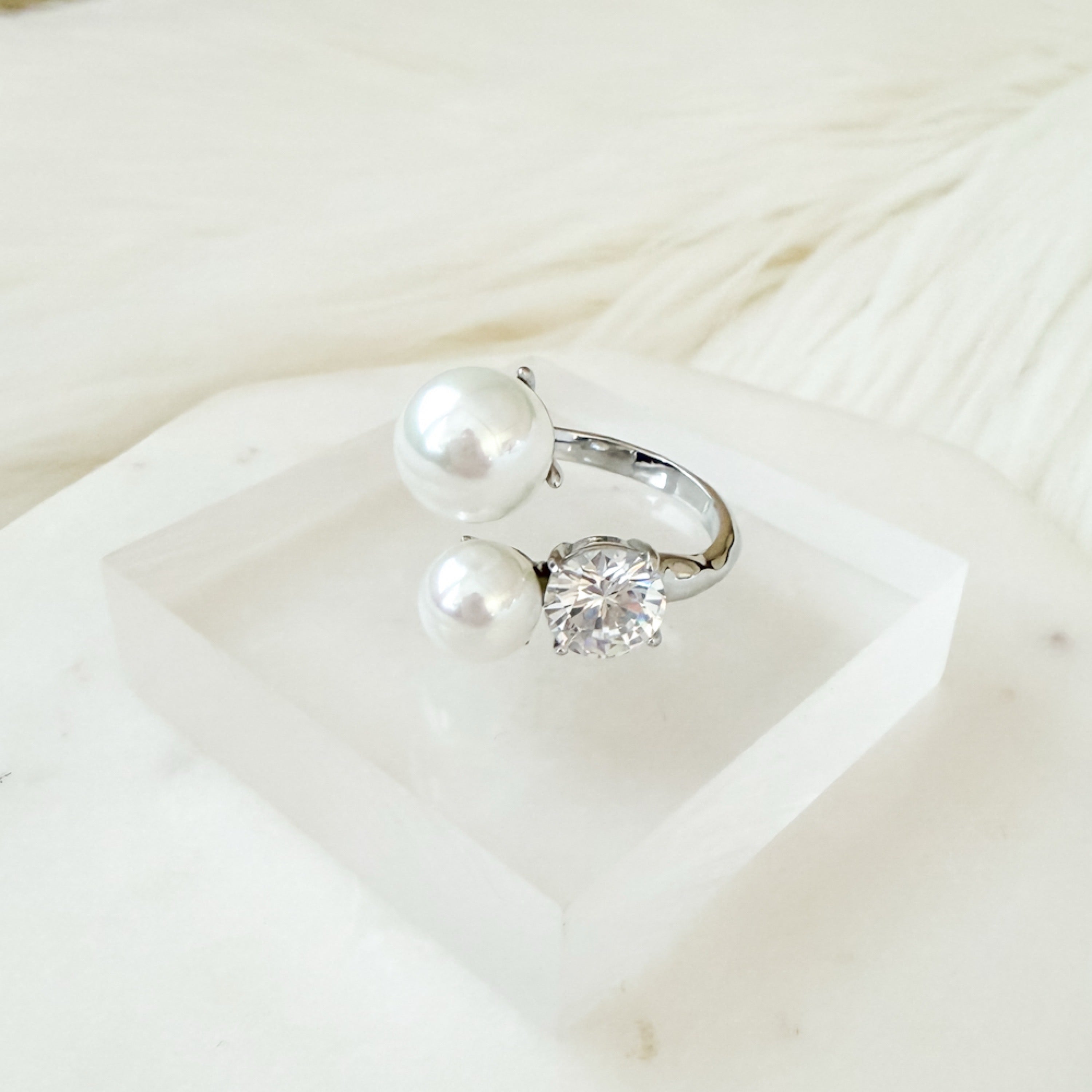 Arianne Pearl Ring