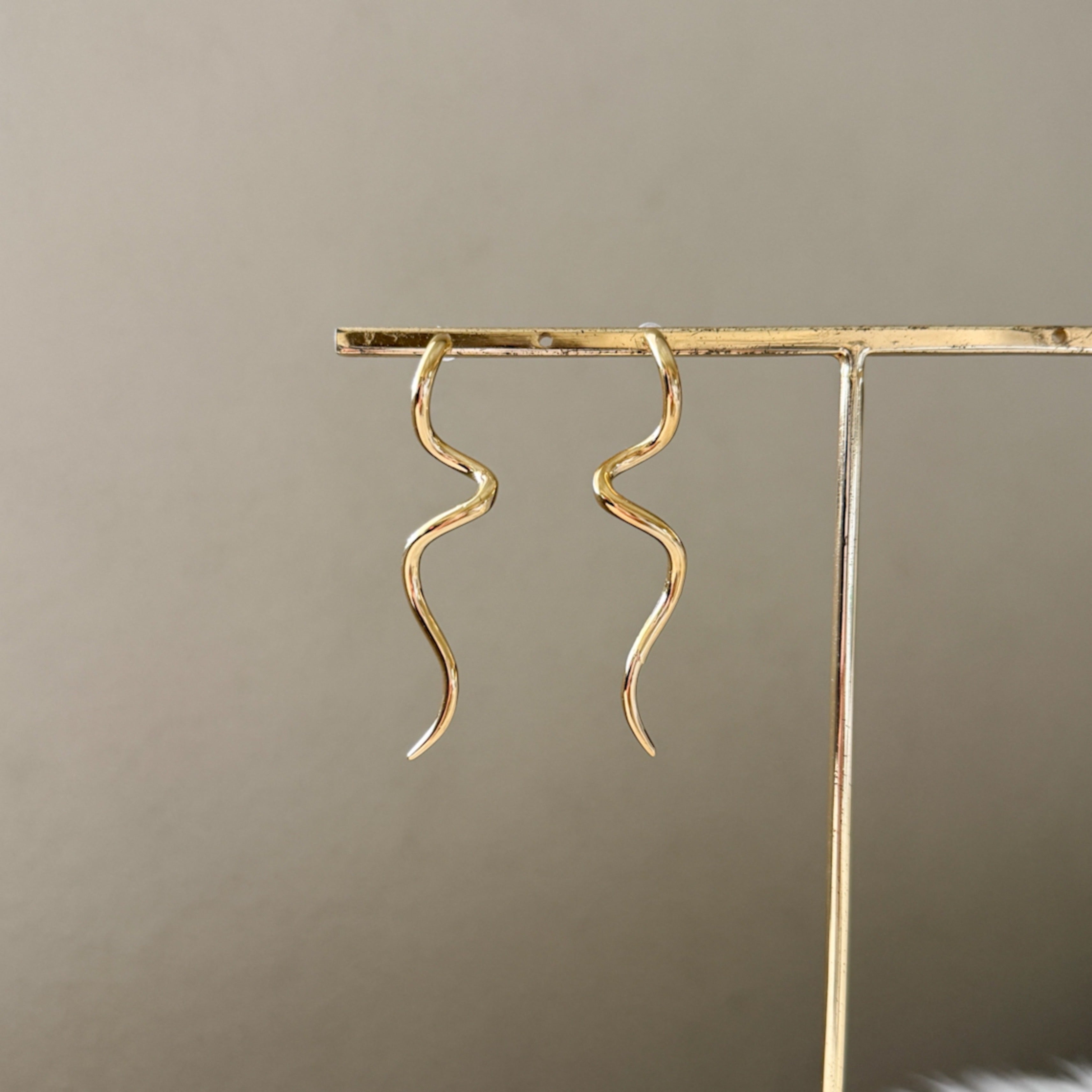 The Curve Drop Earrings