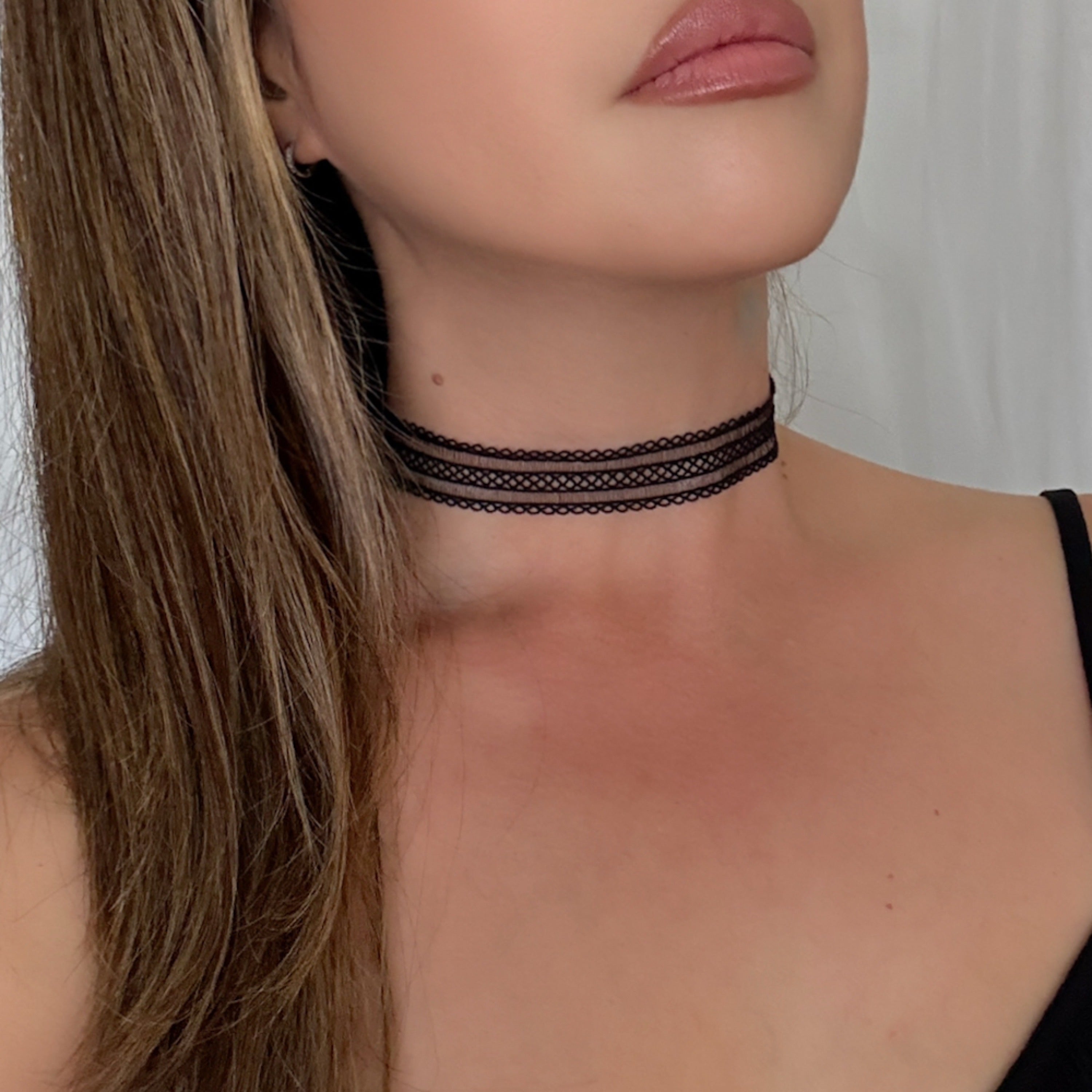 Desire Lace Choker