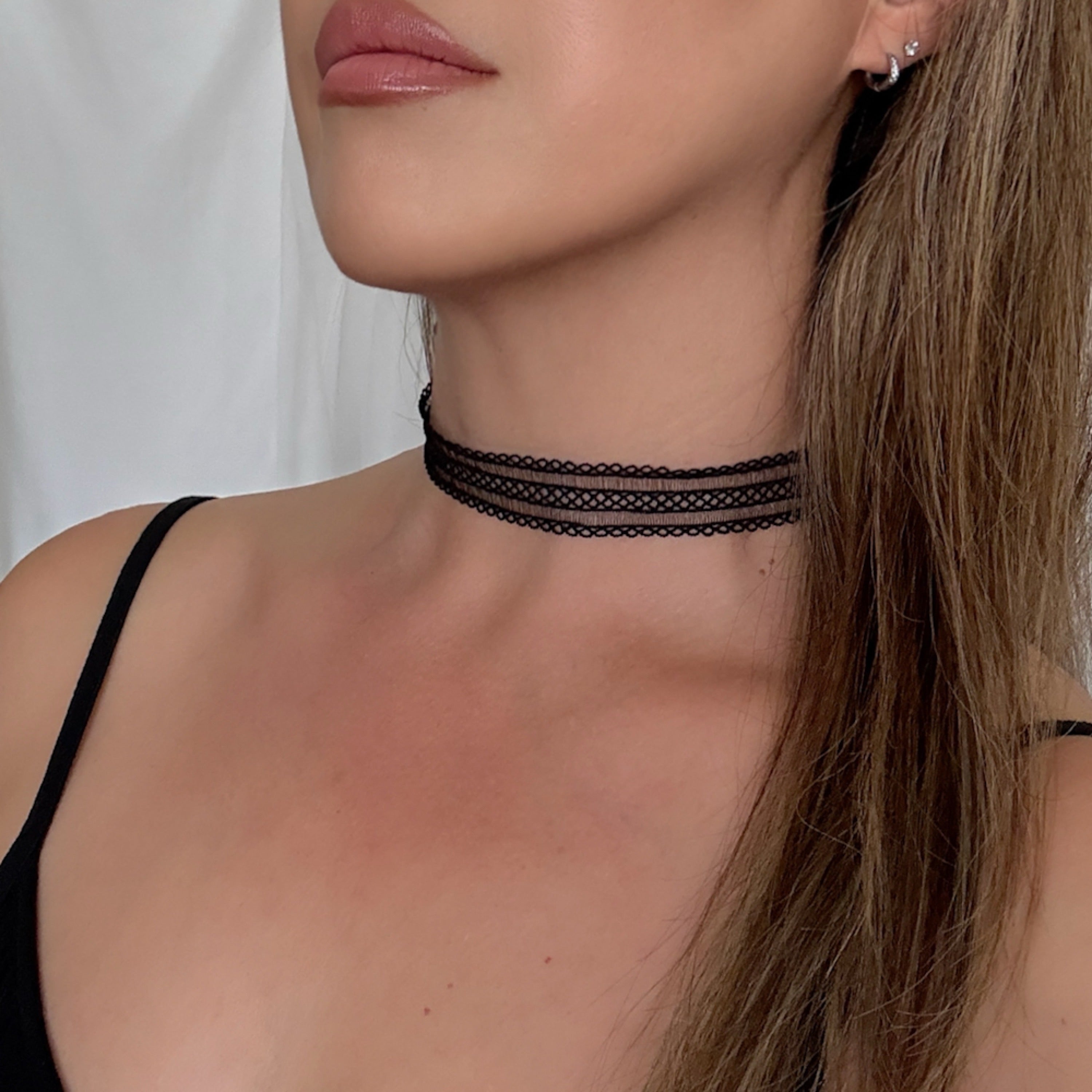 Desire Lace Choker