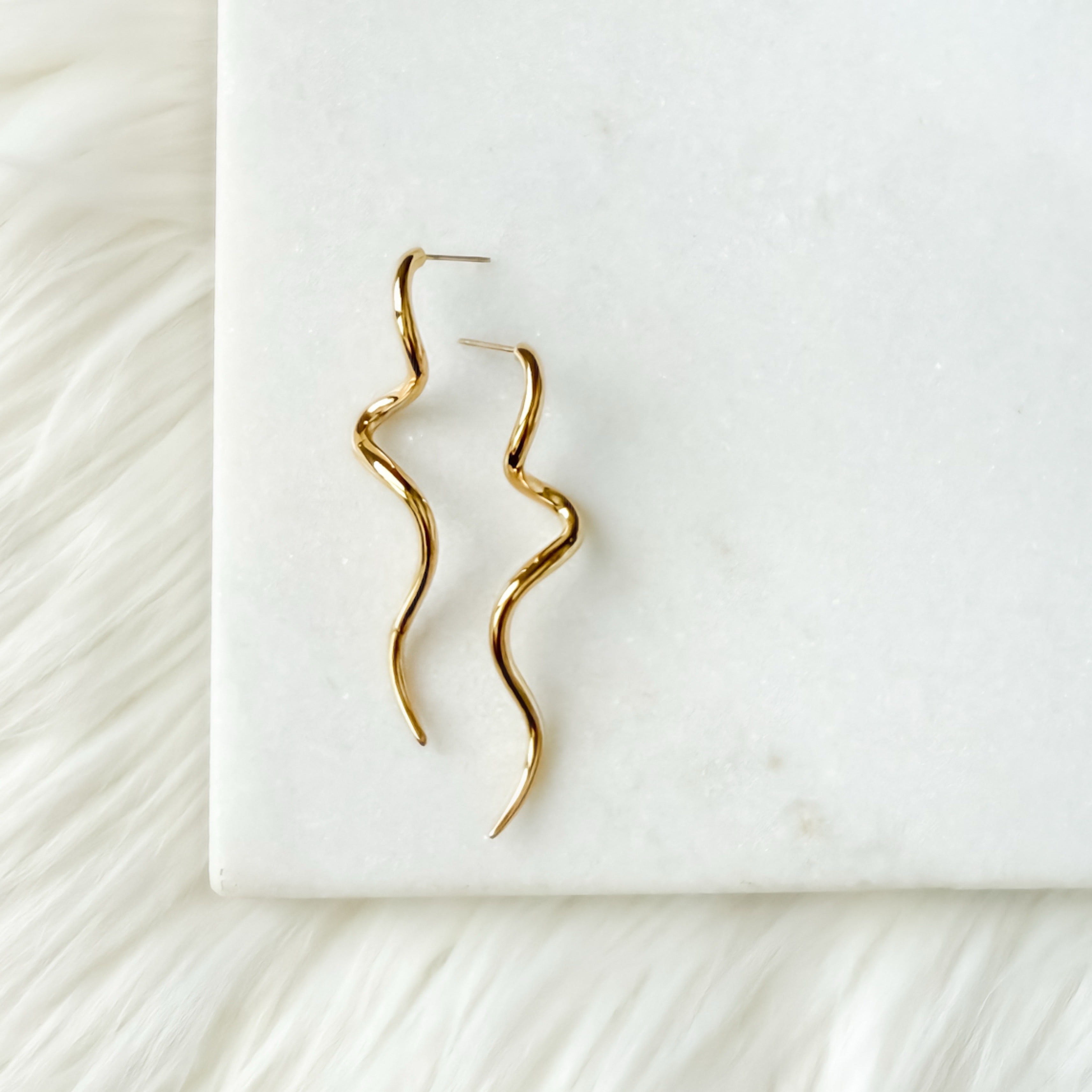 The Curve Drop Earrings