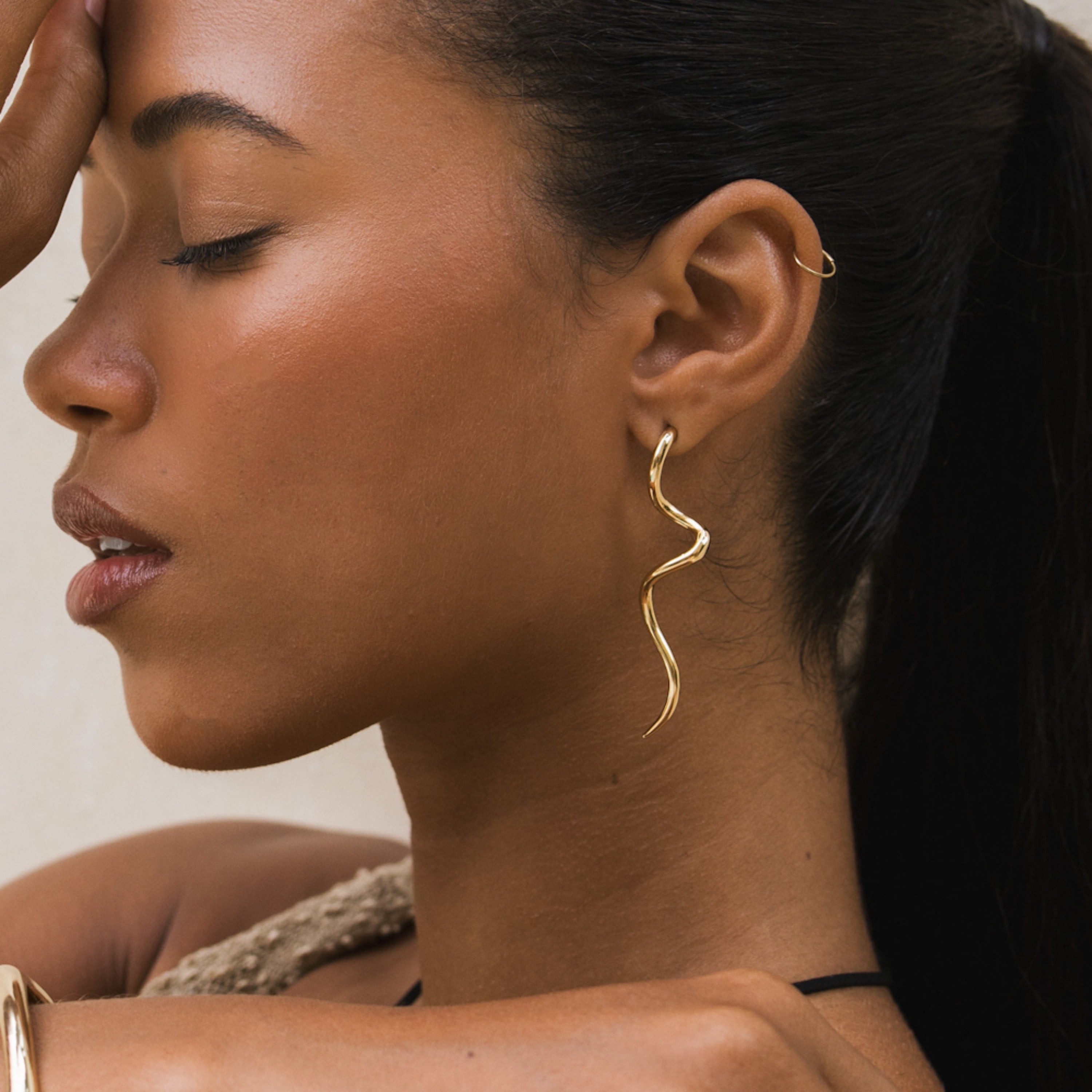 The Curve Drop Earrings